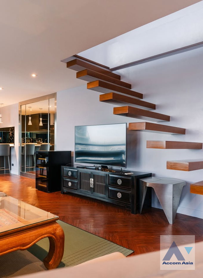 picture 🔼🔽 AccomA 📩 Stylish condominium with wood stairs and city charm (AA37442) - 6/20