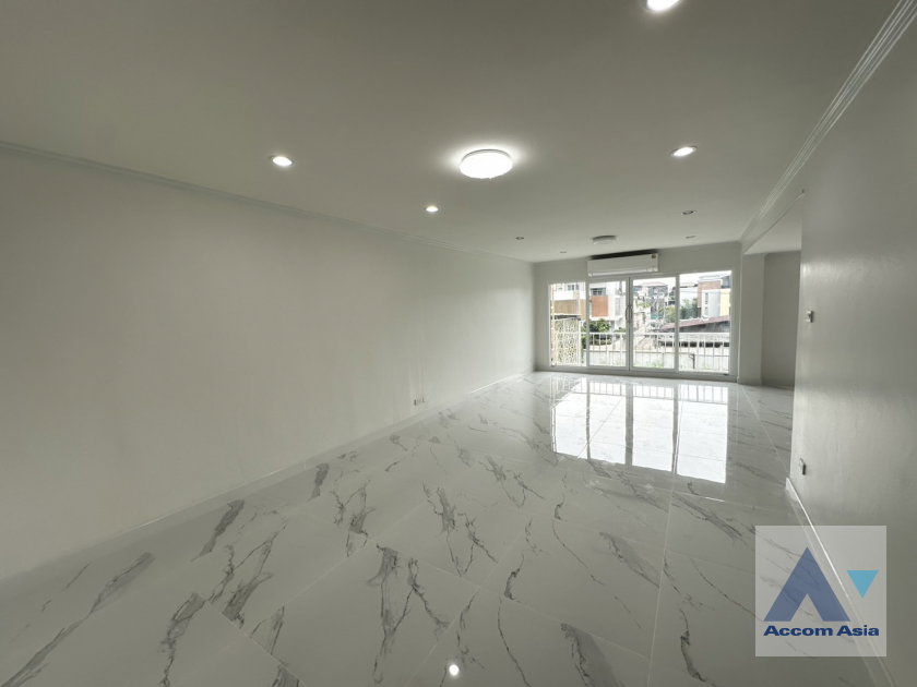 รูป 🔼🔽 AccomA 📩 Home Office 4 BR Townhouse @Yenakart Residence (AA43570) - รูปที่ 15/20