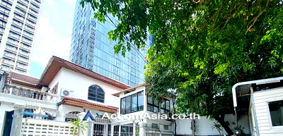 Houses for rent BTS Phrom Phong : 🔼🔽 AccomA 📩  2 BR House in Khlong Toei (AA29865)