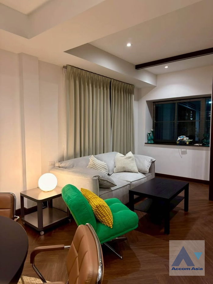 picture 🔼🔽 AccomA 📩 Fully Furnished,Corner Unit,Newly renovated 3 BR Townhouse @ (AA45705) - 2/9