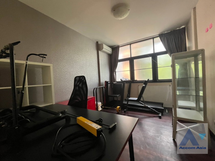 picture 🔼🔽 AccomA 📩 Pet friendly 3 BR House in Khlong Toei Nuea (AA42302) - 9/10