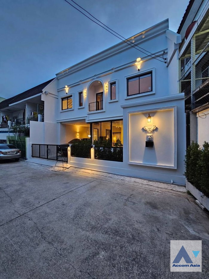 รูป 🔼🔽 AccomA 📩 Modern family home in Moo Baan Klongtan Nivet with open layout (AA35014) - รูปที่ 3/10