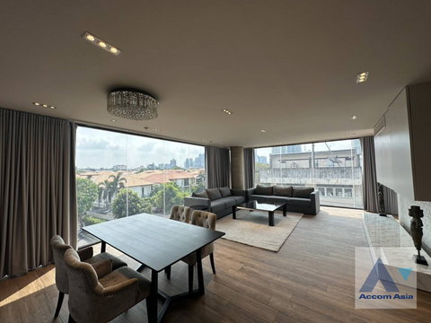 🔼🔽 AccomA 📩 Penthouse Condominium 1