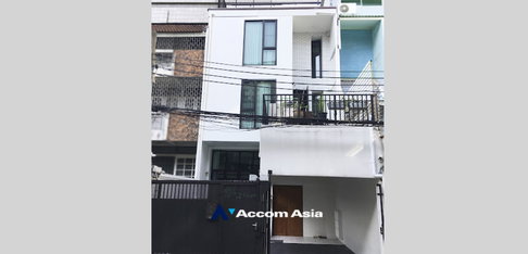 🔼🔽 AccomA 📩 Pet friendly 3 BR Townhouse in Si Lom (AA33103)