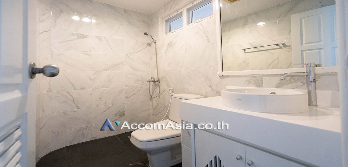 รูป 🔼🔽 AccomA 📩  Spacious house with light wood interiors and natural lighting in Sathorn (AA20501) - รูปที่ 17/19