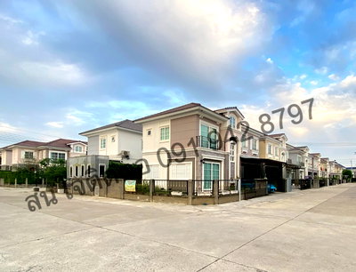 Twin houses for sale Siam University : Golden Neo Sathorn English-style twin house