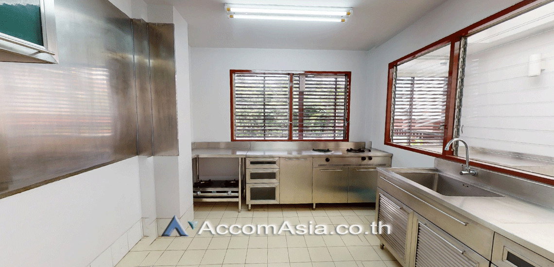 รูป 🔼🔽 AccomA 📩 Private Swimming Pool,Double High Ceiling 4 BR House in Khlong Tan Nuea (AA14160) - รูปที่ 8/20