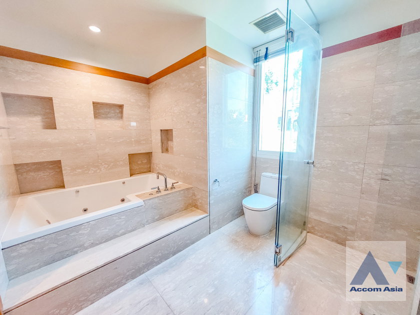 รูป 🔼🔽 AccomA 📩 Airy modern house in Sathorn with poolside terrace and loft-style stairs (AA35940) - รูปที่ 14/20