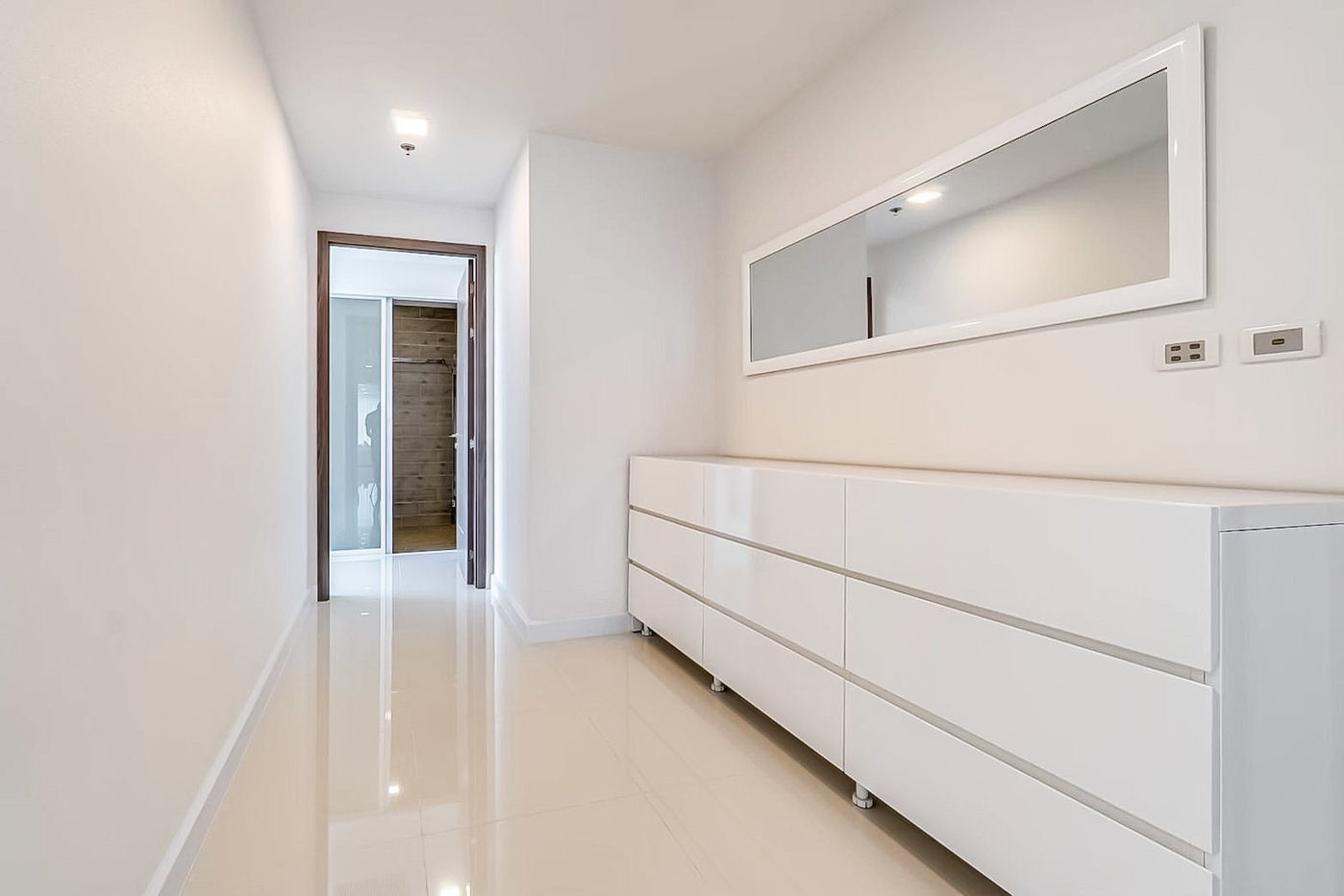 picture For Sale Del Mare Bangsaray Beachfront 3BR Sea View Condo - 11/15