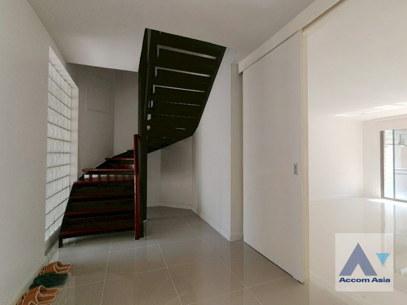 รูป 🔼🔽 AccomA 📩  Fully fitted Townhouse for rent ONLY 750m. To BTS Thong lo (11000701) - รูปที่ 10/20