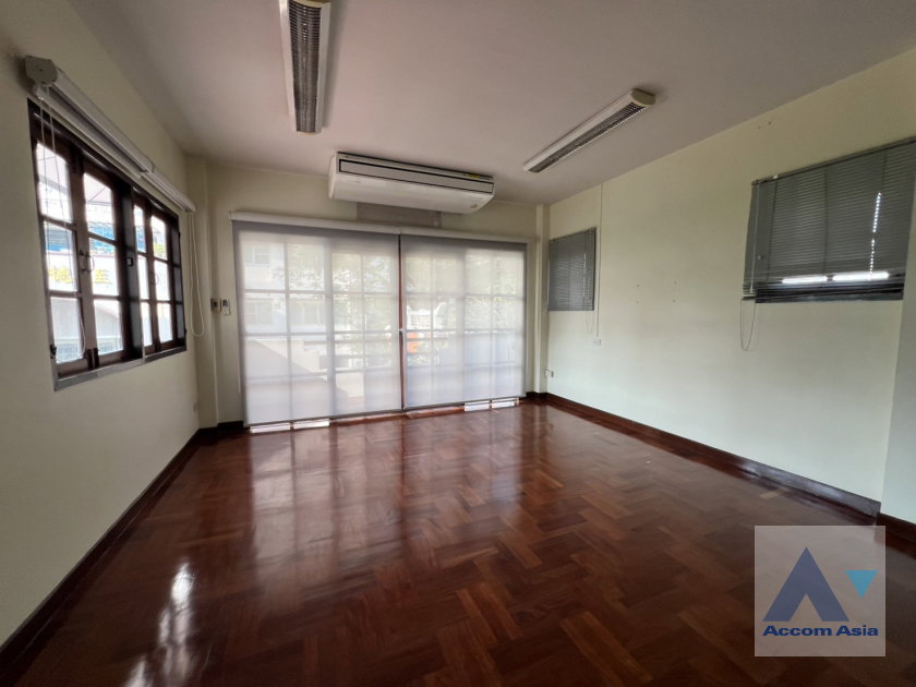 picture 🔼🔽 AccomA 📩 Pet friendly,Home Office 3 BR House in Sena Nikhom (95771) - 8/20
