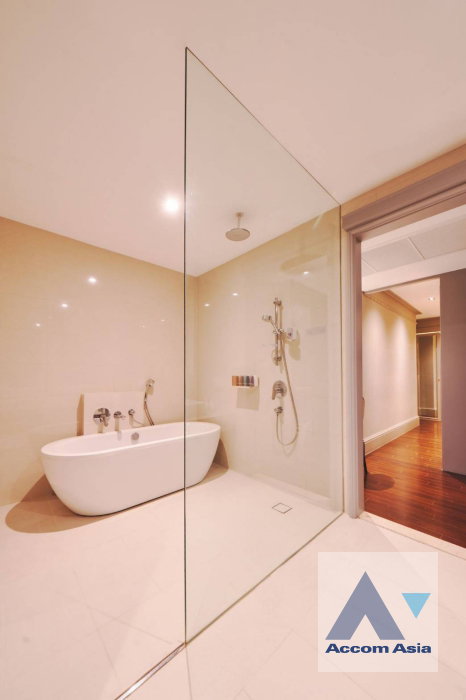 รูป 🔼🔽 AccomA 📩 Luxury condo with elegant wood paneling and bright interiors (AA36946) - รูปที่ 10/12