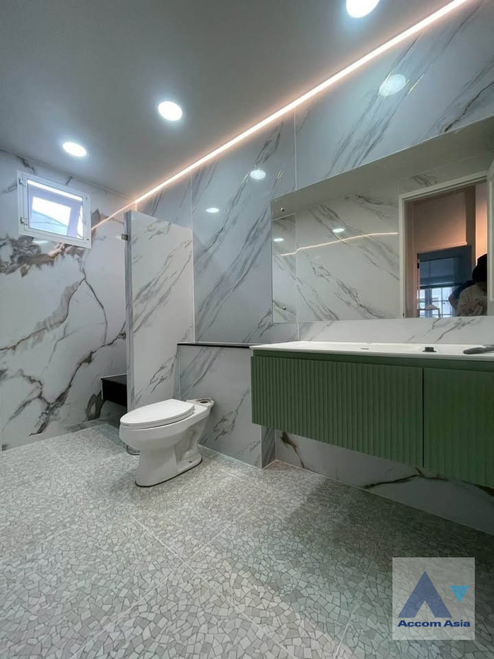 รูป 🔼🔽 AccomA 📩  5 BR Townhouse @ (13000114) - รูปที่ 12/16