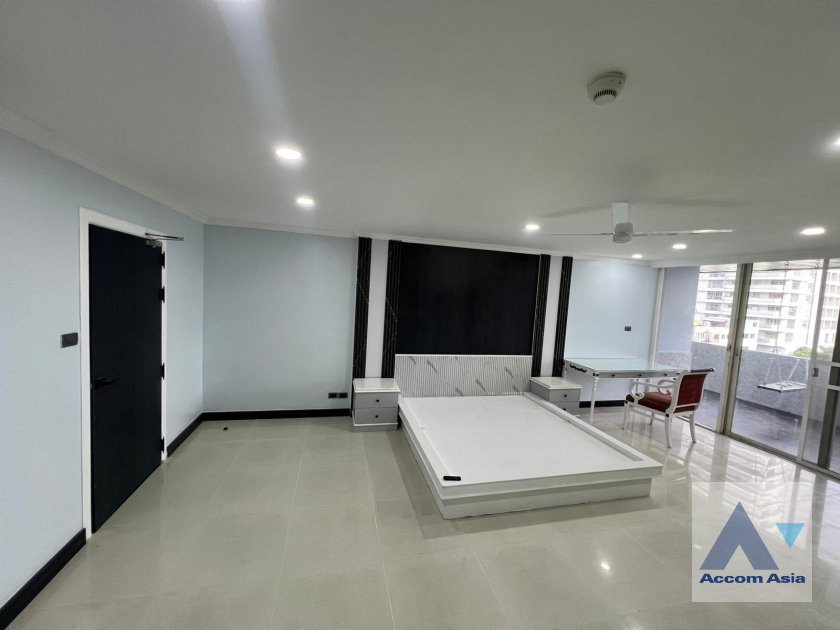 รูป 🔼🔽 AccomA 📩 Modern condo in Sukhumvit with warm tones and airy layout (AA17280) - รูปที่ 18/20
