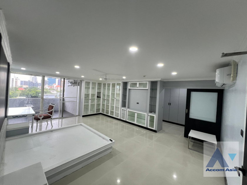 รูป 🔼🔽 AccomA 📩 Modern condo in Sukhumvit with warm tones and airy layout (AA17280) - รูปที่ 15/20