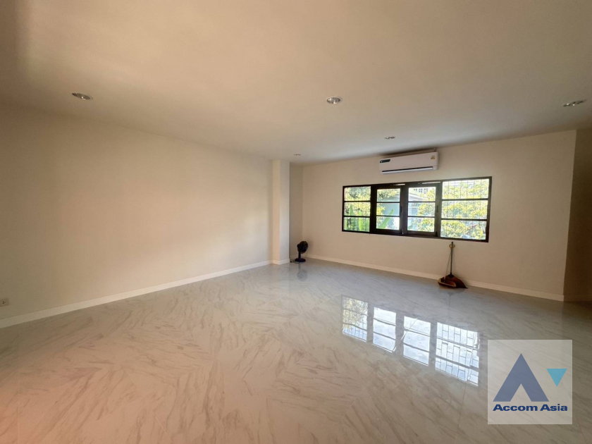 รูป 🔼🔽 AccomA 📩  4 BR Townhouse @ (AA42425) - รูปที่ 13/16