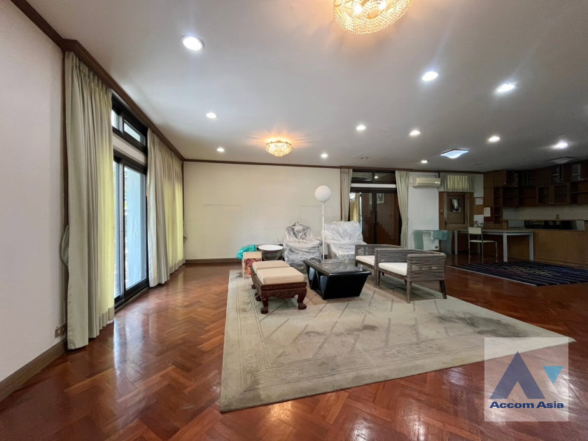 picture 🔼🔽 AccomA 📩 Split-Level Modern-Vintage Home with Lawn and Mature Trees (AA42371) - 9/20
