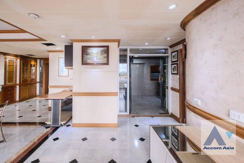 picture 🔼🔽 AccomA 📩 Grand condo with chandelier dining and luxury marble finish (AA40769) - 2/20