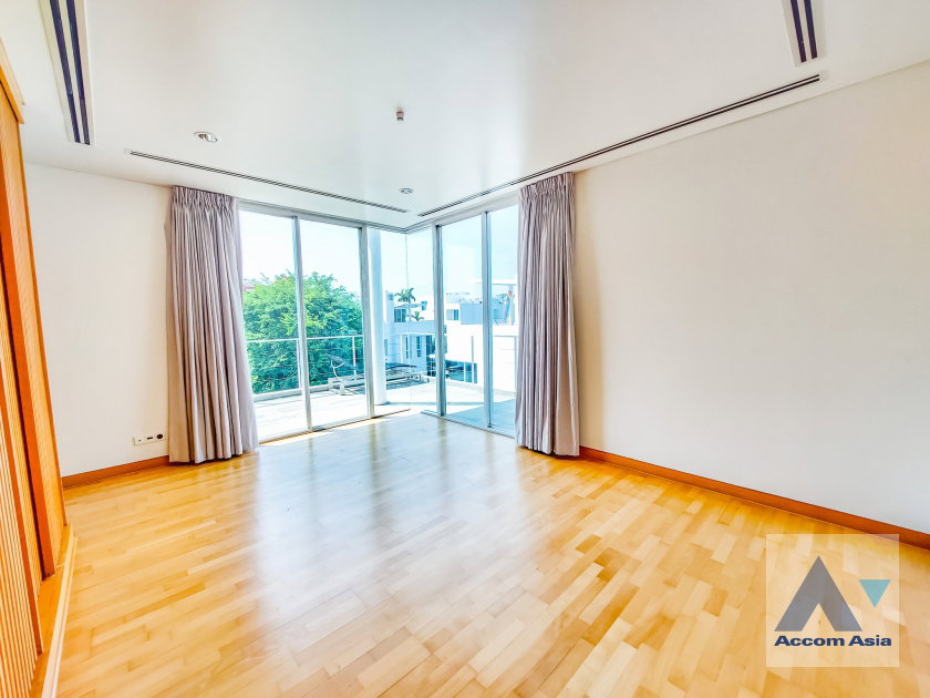รูป 🔼🔽 AccomA 📩 Airy modern house in Sathorn with poolside terrace and loft-style stairs (AA35940) - รูปที่ 16/20