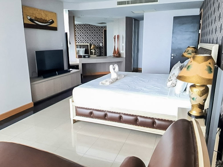 รูป La Royale Beach Condominium 3BR for Sale Na Jomtien - รูปที่ 8/11