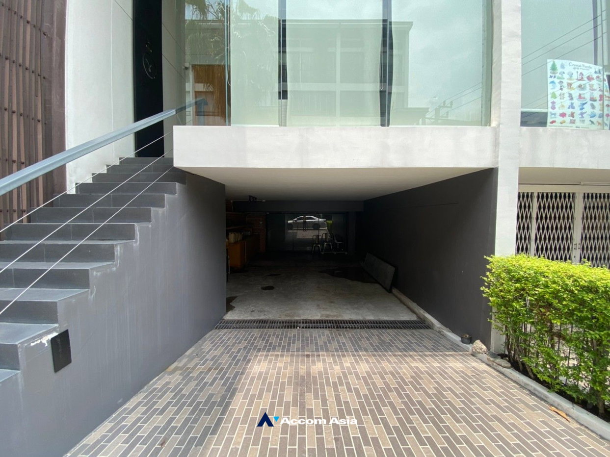 รูป 🔼🔽 AccomA 📩  Modern open-layout house in Punnawithi with high ceilings and natural light (AA15293 - รูปที่ 4/20