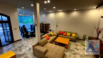 Houses for rent BTS Thong Lo (Thong Lor) : 🔼🔽 AccomA 📩  4 BR House @Ekkamai Villas (AA36656)