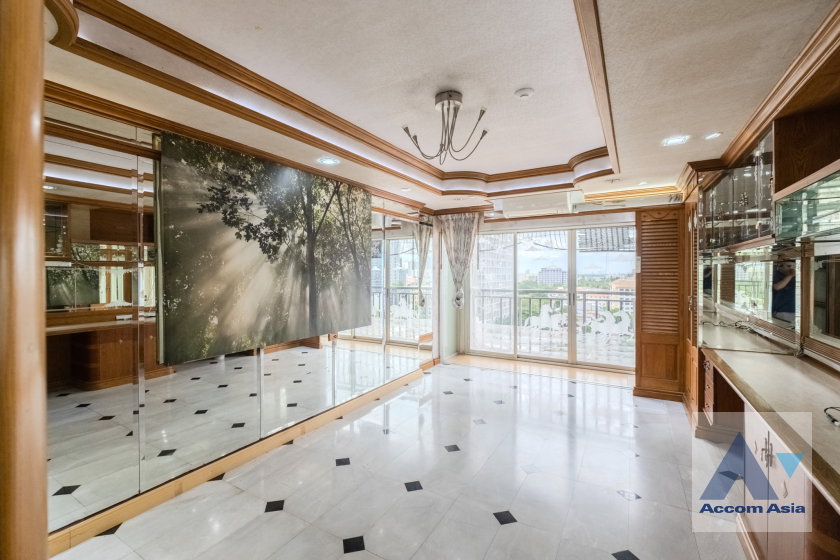 picture 🔼🔽 AccomA 📩 Grand condo with chandelier dining and luxury marble finish (AA40769) - 13/20