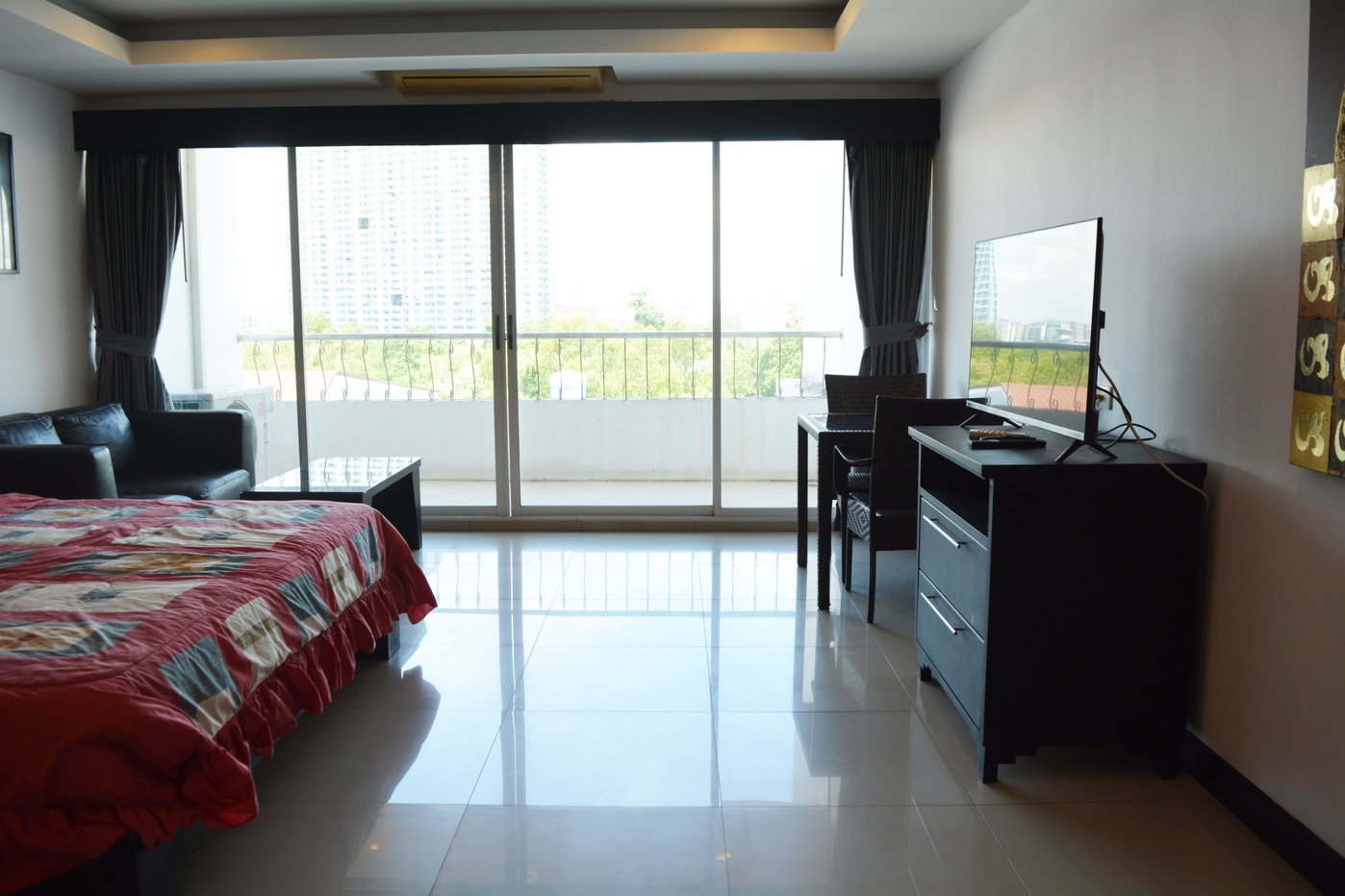 รูป 1 Bedroom Condo for Sale at Platinum Suites in Thepprasit Pattaya - รูปที่ 1/18