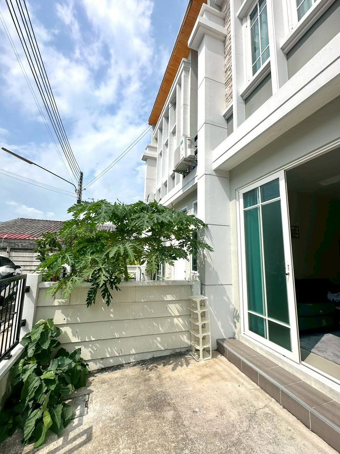 รูป 4 Bedroom Townhouse for Sale in East Pattaya - รูปที่ 2/19