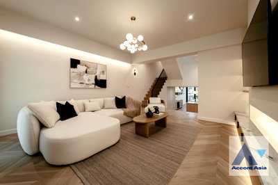 เช่าทาวน์โฮม กรุงเทพมหานคร : 🔼🔽 AccomA 📩 Pet friendly,Newly renovated 5 BR Townhouse @Regent 71 (AA43782)