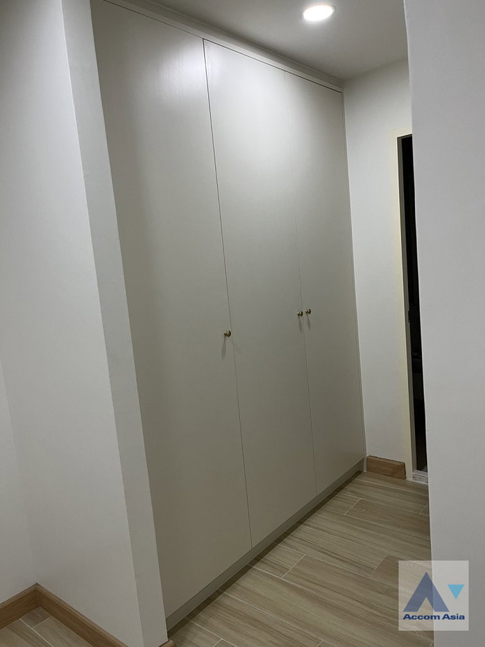picture 🔼🔽 AccomA 📩 Home Office 4 BR Townhouse in Khlong Toei Nuea (AA37501) - 13/20
