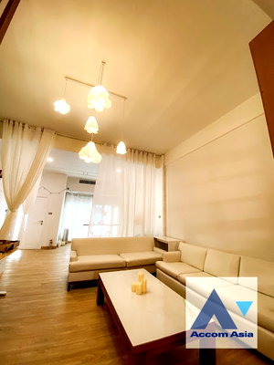 Townhouses for rent Outer Sukhumvit : 🔼🔽 AccomA 📩 Pet friendly 4 BR Townhouse in Phra Khanong Nuea (AA25149)