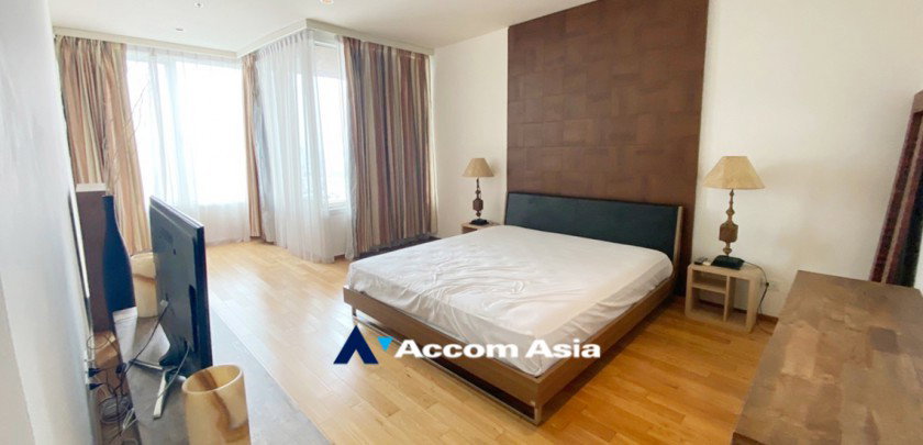 picture 🔼🔽 AccomA 📩 Well-lit condominium with wood accents and panoramic windows in Sathorn (AA19577) - 10/18