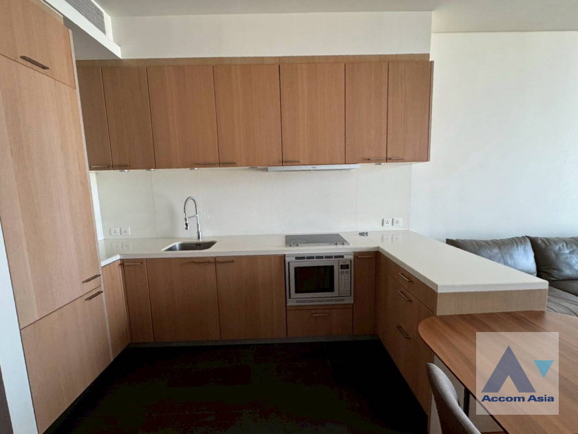 รูป 🔼🔽 AccomA 📩 Fully-furnished city condo in Sathorn with separate kitchen and skyline views(AA43463) - รูปที่ 4/11