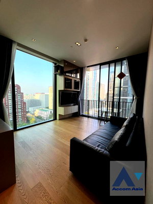 Condos for rent : 🔼🔽 AccomA 📩  Modern condominium with dark accents and full glass shower at 28 Chidlom (AA40276)