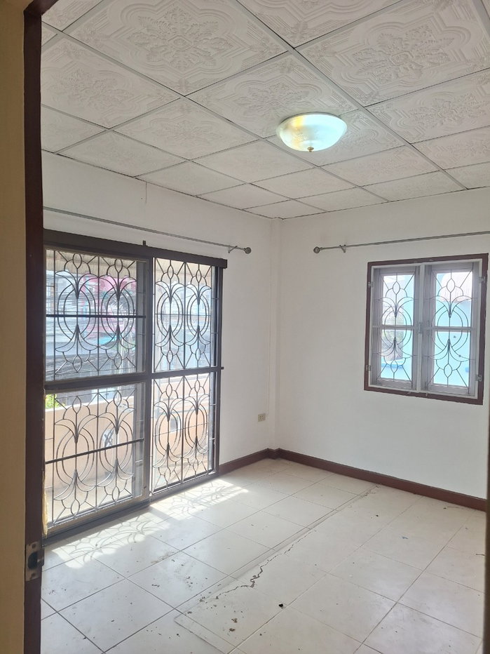 รูป ให้เช่าทาวน์เฮ้าส์ 2 ชั้น 30 ตรว.(หลังมุม) ม.เคซี 5 คลองสามวา มี 4 ห้องนอน 2 ห้องน้ำ จอดรถได้ 4 คัน ซ.พระยาสุเรนทร์ 40 - รูปที่ 10/16