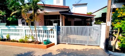 Houses for rent Boromratchachonnani Nursing College : House for rent on Chaengwattana Road.