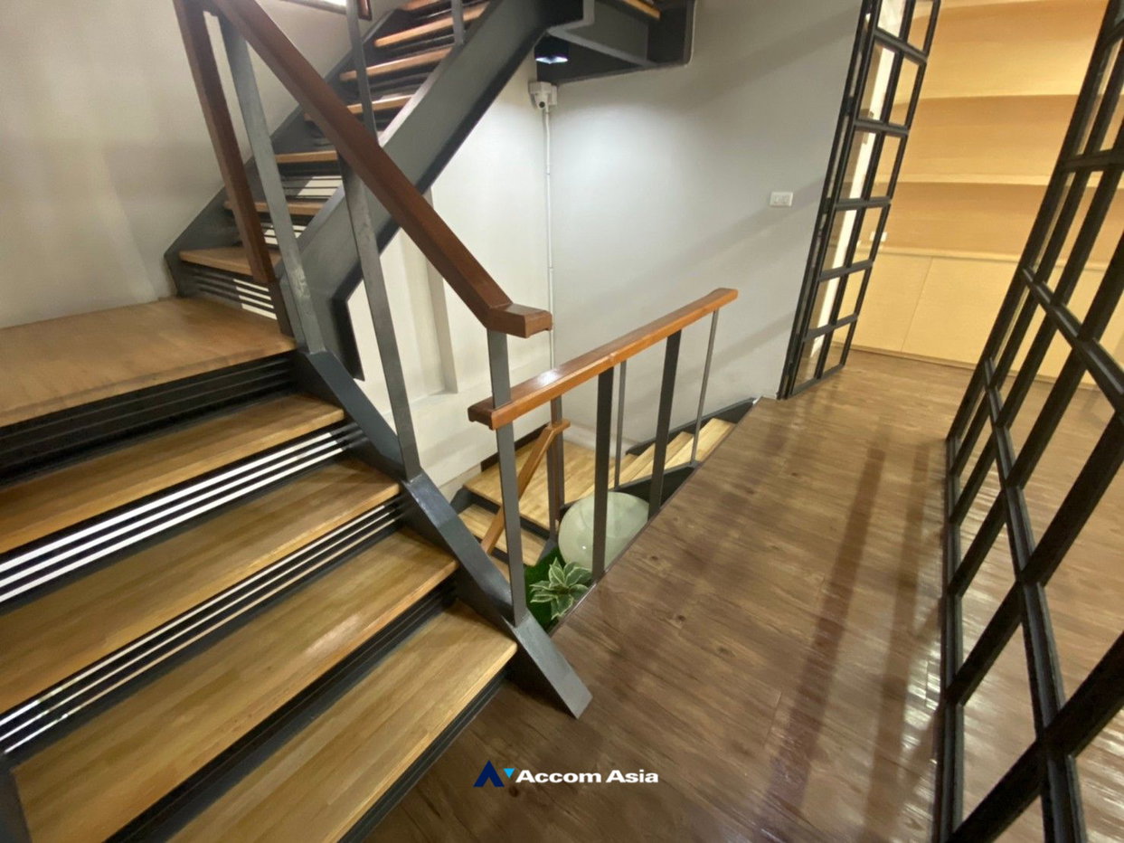 รูป 🔼🔽 AccomA 📩  Modern open-layout house in Punnawithi with high ceilings and natural light (AA15293 - รูปที่ 15/20