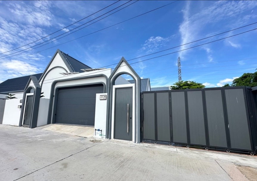 รูป บ้านเดี่ยวพูลวิลล่าชั้นเดียว  บนทำเลเมืองพัทยา ใกล้ทางด่วนมอเตอร์เวย์  ใกล้โรงเรียนนานาชาติ - รูปที่ 2/22