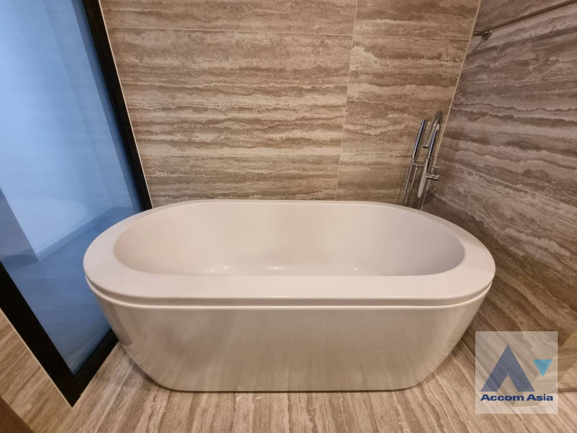 รูป 🔼🔽 AccomA 📩 Refined condo with sleek design and warm lighting (AA41789) - รูปที่ 18/19