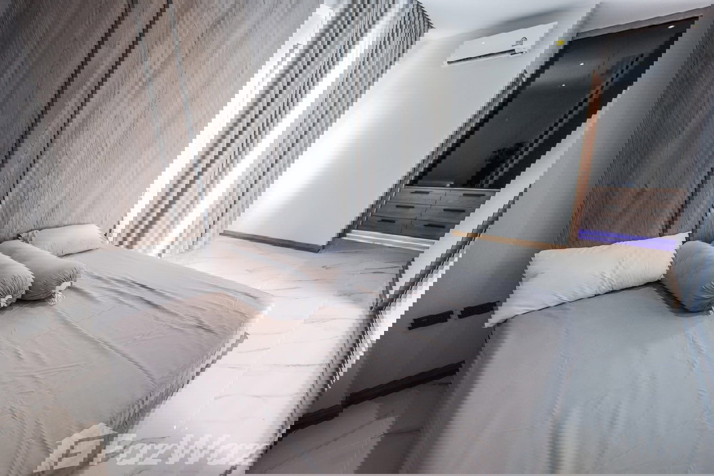 picture Stunnig Pool Villa for Sale 1990385 - 3/16