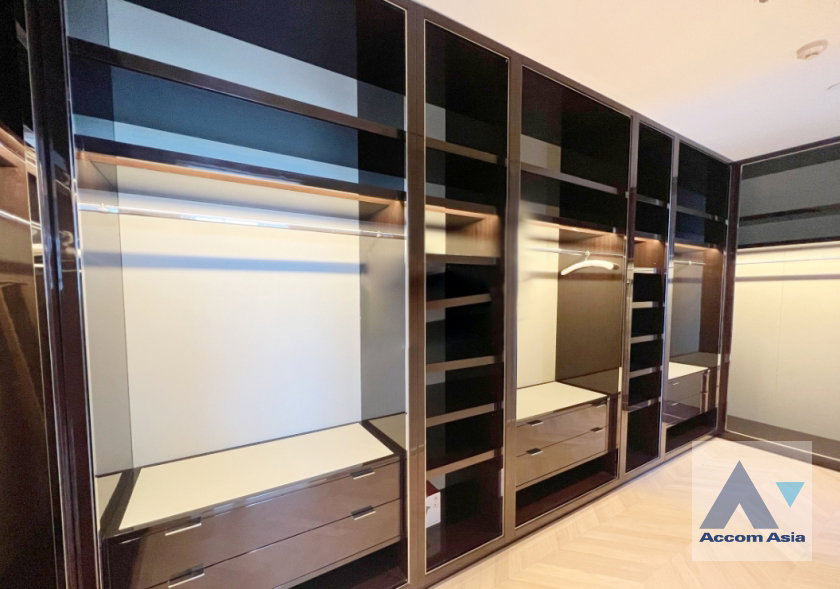 picture 🔼🔽 AccomA 📩  4 BR Condominium @Four Seasons Private Residences (AA37437) - 9/16