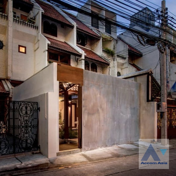 picture 🔼🔽 AccomA 📩 Fully Furnished 3 BR Townhouse in Thung Maha Mek (AA45435) - 1/5