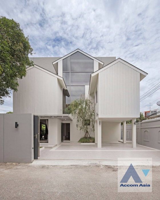 รูป 🔼🔽 AccomA 📩 Pet friendly,Corner Unit 3 BR House in Phra Khanong Nuea (AA35371) - รูปที่ 1/9