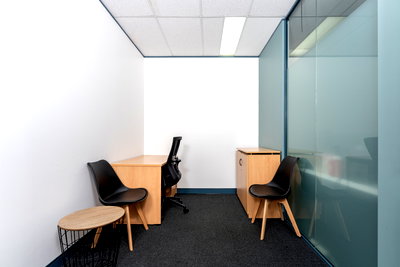 Office for rent Sutthisan Winitchai Road : Private office space for 2 persons in Regus MOS Cognizant