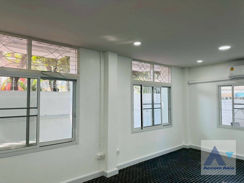 picture 🔼🔽 AccomA 📩 4 BR House in Phra Khanong Nuea (AA43882) - 10/16