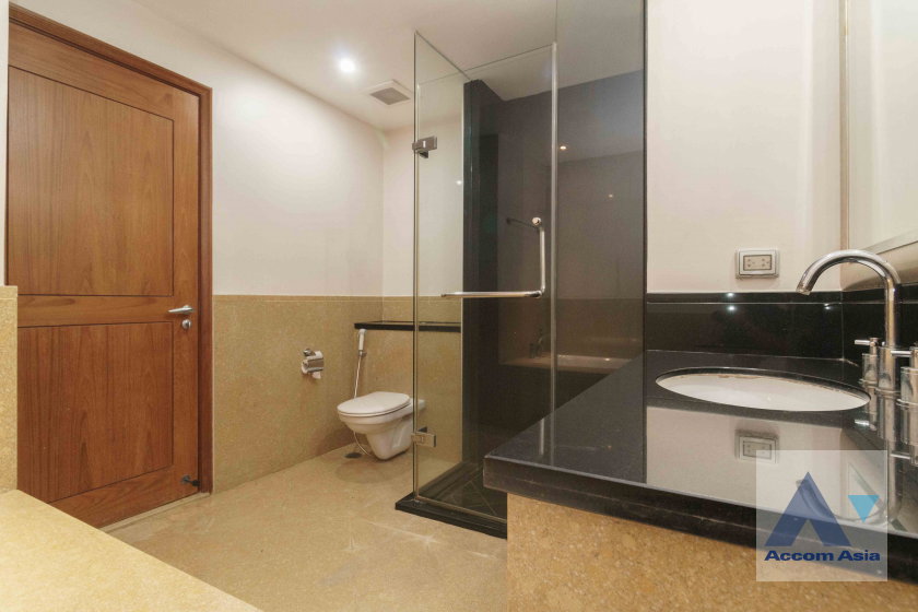 picture 🔼🔽 AccomA 📩 Warm wood-accented condo with full city view balcony (1521072) - 12/20