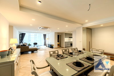 Condos for rent : 🔼🔽 AccomA 📩 Gorgeous white-tone condo with classic charm and full built-ins (24253)