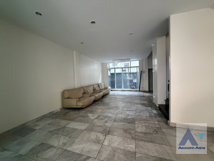 รูป 🔼🔽 AccomA 📩 Home Office,Pet friendly 5 BR Townhouse in Phra Khanong (AA45741) - รูปที่ 2/19