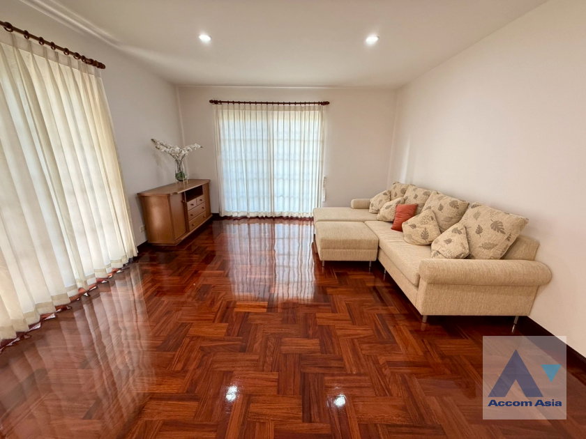 picture 🔼🔽 AccomA 📩  Family home with Tudor charm in peaceful compound near BTS Onnut (99870) - 4/20